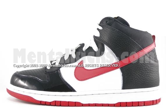 red black and white nike dunks